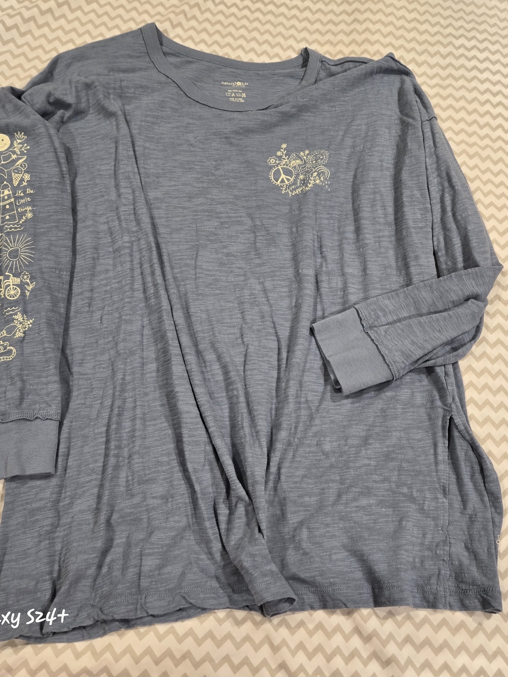NATURAL LIFE Women's Long Sleeve Crewneck Tee in Slate Blue with Cream Graphic